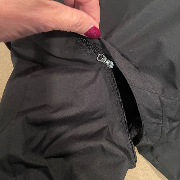 Izod Black Wind resistant Jacket with removable sleeves - size medium - Picture 11 of 11